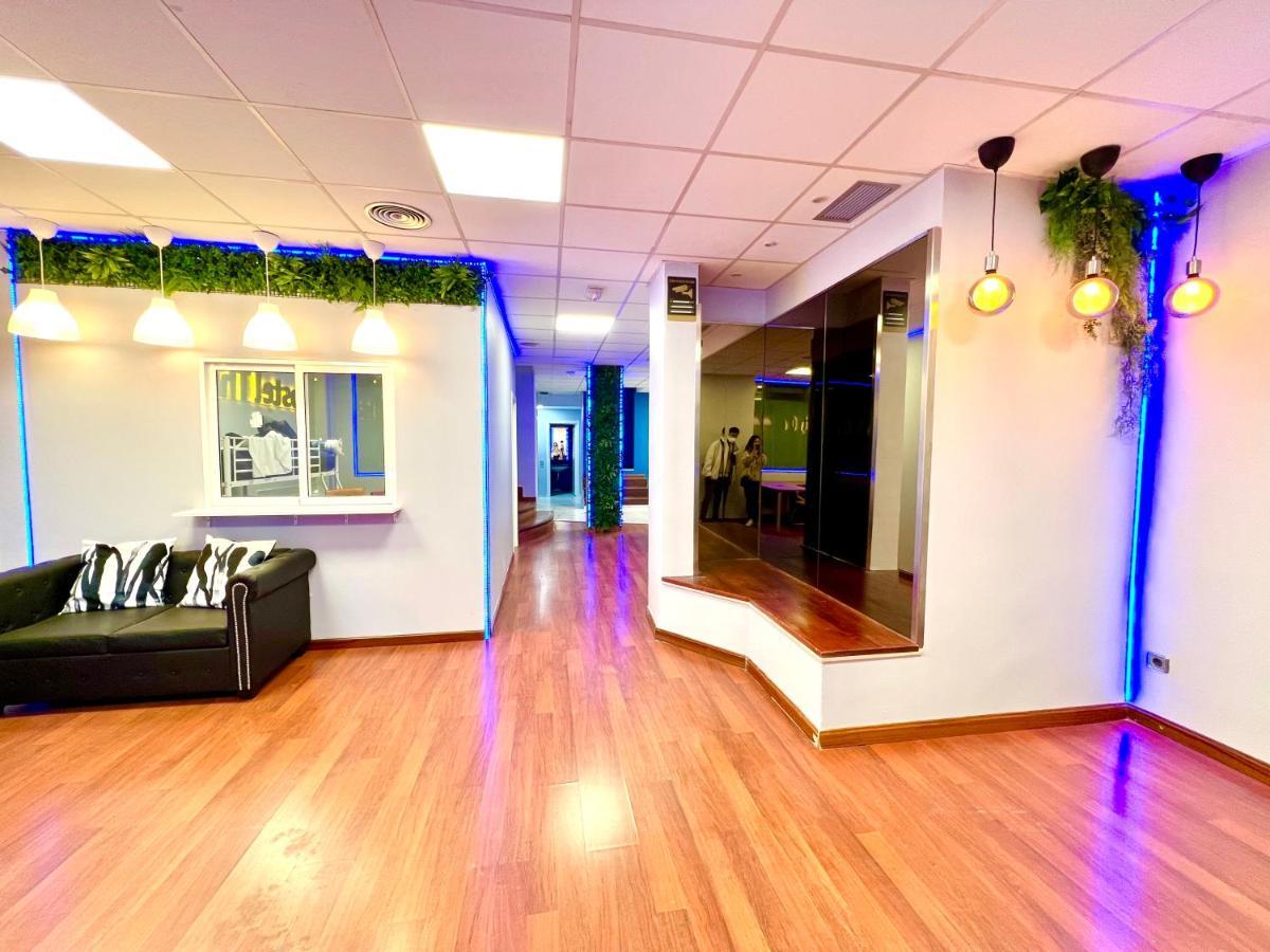 Hostel Thirty One Мадрид Экстерьер фото